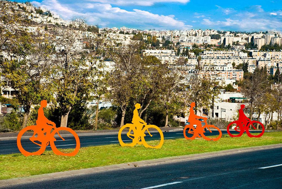 4 Bicycle Riders